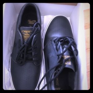 nike stefanjanoski anthraceite blackuniversitygold